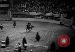 Standbild National Horse Show New York United States USA, 1937, aus Sekunde 26 historischem Filmmaterial Videoclip 65675069214