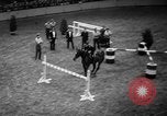 Standbild National Horse Show New York United States USA, 1937, aus Sekunde 29 historischem Filmmaterial Videoclip 65675069214