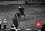 Standbild National Horse Show New York United States USA, 1937, aus Sekunde 55 historischem Filmmaterial Videoclip 65675069214