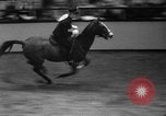 Standbild National Horse Show New York United States USA, 1937, aus Sekunde 56 historischem Filmmaterial Videoclip 65675069214