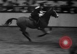 Standbild National Horse Show New York United States USA, 1937, aus Sekunde 57 historischem Filmmaterial Videoclip 65675069214