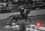 Standbild National Horse Show New York United States USA, 1937, aus Sekunde 61 historischem Filmmaterial Videoclip 65675069214