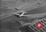 Immagine di Douglas DC-4 Santa Monica California USA, 1938, secondo 8 filmato di repertorio 65675069230