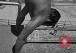 Standbild Olympischen Taucher Los Angeles California USA, 1938, aus Sekunde 28 historischem Filmmaterial Videoclip 65675069239