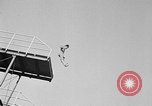 Standbild Olympischen Taucher Los Angeles California USA, 1938, aus Sekunde 52 historischem Filmmaterial Videoclip 65675069239