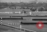 Standbild Krieg Admiral Aqueduct New York USA, 1938, aus Sekunde 28 historischem Filmmaterial Videoclip 65675069240