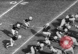 Standbild American Football Match United States USA, 1961, aus Sekunde 18 historischem Filmmaterial Videoclip 65675069259
