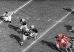 Standbild American Football Match United States USA, 1961, aus Sekunde 19 historischem Filmmaterial Videoclip 65675069259