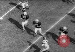 Standbild American Football Match United States USA, 1961, aus Sekunde 20 historischem Filmmaterial Videoclip 65675069259