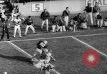 Standbild American Football Match United States USA, 1961, aus Sekunde 33 historischem Filmmaterial Videoclip 65675069259