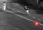 Standbild American Football Match United States USA, 1961, aus Sekunde 38 historischem Filmmaterial Videoclip 65675069259