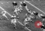 Standbild American Football Match United States USA, 1961, aus Sekunde 42 historischem Filmmaterial Videoclip 65675069259