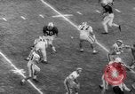Standbild American Football Match United States USA, 1961, aus Sekunde 43 historischem Filmmaterial Videoclip 65675069259