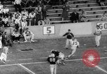 Standbild American Football Match United States USA, 1961, aus Sekunde 46 historischem Filmmaterial Videoclip 65675069259
