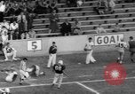 Standbild American Football Match United States USA, 1961, aus Sekunde 47 historischem Filmmaterial Videoclip 65675069259