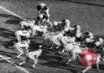 Standbild American Football Match United States USA, 1961, aus Sekunde 48 historischem Filmmaterial Videoclip 65675069259