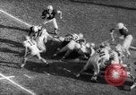 Standbild American Football Match United States USA, 1961, aus Sekunde 49 historischem Filmmaterial Videoclip 65675069259
