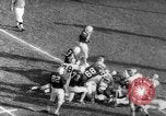 Standbild American Football Match United States USA, 1961, aus Sekunde 52 historischem Filmmaterial Videoclip 65675069259