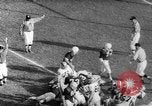 Standbild American Football Match United States USA, 1961, aus Sekunde 53 historischem Filmmaterial Videoclip 65675069259