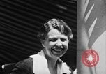 Immagine di Eleanor Roosevelt tours negli Stati Uniti United States USA, 1933, secondo 4 filmato di repertorio 65675069296