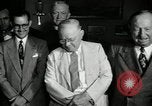 Image Harry S Truman signes Housing Act Washington DC USA, 1949, de la seconde 8 séquences d'archives historiques vidéo 65675069315
