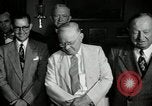 Image Harry S Truman signes Housing Act Washington DC USA, 1949, de la seconde 9 séquences d'archives historiques vidéo 65675069315