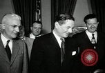 Image Harry S Truman signes Housing Act Washington DC USA, 1949, de la seconde 13 séquences d'archives historiques vidéo 65675069315