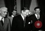 Image Harry S Truman signes Housing Act Washington DC USA, 1949, de la seconde 14 séquences d'archives historiques vidéo 65675069315
