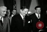 Image Harry S Truman signes Housing Act Washington DC USA, 1949, de la seconde 16 séquences d'archives historiques vidéo 65675069315