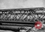 Standbild Deutsche Truppen reparieren Brücke Polen, 1939, aus Sekunde 4 historischem Filmmaterial Videoclip 65675069323