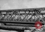 Standbild Deutsche Truppen reparieren Brücke Polen, 1939, aus Sekunde 5 historischem Filmmaterial Videoclip 65675069323