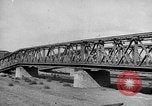 Standbild Deutsche Truppen reparieren Brücke Polen, 1939, aus Sekunde 10 historischem Filmmaterial Videoclip 65675069323