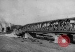 Standbild Deutsche Truppen reparieren Brücke Polen, 1939, aus Sekunde 11 historischem Filmmaterial Videoclip 65675069323
