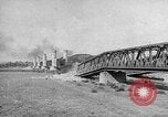 Standbild Deutsche Truppen reparieren Brücke Polen, 1939, aus Sekunde 13 historischem Filmmaterial Videoclip 65675069323