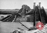 Standbild Deutsche Truppen reparieren Brücke Polen, 1939, aus Sekunde 15 historischem Filmmaterial Videoclip 65675069323