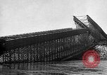 Standbild Deutsche Truppen reparieren Brücke Polen, 1939, aus Sekunde 21 historischem Filmmaterial Videoclip 65675069323