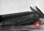 Standbild Deutsche Truppen reparieren Brücke Polen, 1939, aus Sekunde 22 historischem Filmmaterial Videoclip 65675069323