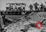 Standbild Deutsche Truppen reparieren Brücke Polen, 1939, aus Sekunde 32 historischem Filmmaterial Videoclip 65675069323