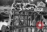 Standbild Deutsche Truppen reparieren Brücke Polen, 1939, aus Sekunde 38 historischem Filmmaterial Videoclip 65675069323