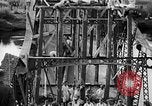 Standbild Deutsche Truppen reparieren Brücke Polen, 1939, aus Sekunde 41 historischem Filmmaterial Videoclip 65675069323
