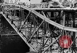 Standbild Deutsche Truppen reparieren Brücke Polen, 1939, aus Sekunde 50 historischem Filmmaterial Videoclip 65675069323