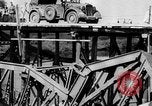 Standbild Deutsche Truppen reparieren Brücke Polen, 1939, aus Sekunde 56 historischem Filmmaterial Videoclip 65675069323