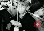 Standbild deutsche Kinder Deutschland, 1954, aus Sekunde 11 historischem Filmmaterial Videoclip 65675069355