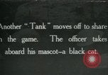 Standbild Crew trägt britischer Mark I Tank Frankreich, 1916, aus Sekunde 1 historischem Filmmaterial Videoclip 65675069363