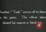 Standbild Crew trägt britischer Mark I Tank Frankreich, 1916, aus Sekunde 3 historischem Filmmaterial Videoclip 65675069363