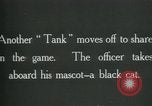 Standbild Crew trägt britischer Mark I Tank Frankreich, 1916, aus Sekunde 4 historischem Filmmaterial Videoclip 65675069363