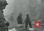 Standbild USA Soldaten von Isigny Frankreich, 1944, aus Sekunde 9 historischem Filmmaterial Videoclip 65675069375