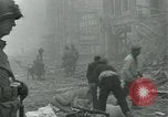 Standbild USA Soldaten von Isigny Frankreich, 1944, aus Sekunde 11 historischem Filmmaterial Videoclip 65675069375