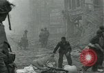 Standbild USA Soldaten von Isigny Frankreich, 1944, aus Sekunde 12 historischem Filmmaterial Videoclip 65675069375