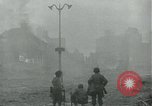 Standbild USA Soldaten von Isigny Frankreich, 1944, aus Sekunde 13 historischem Filmmaterial Videoclip 65675069375
